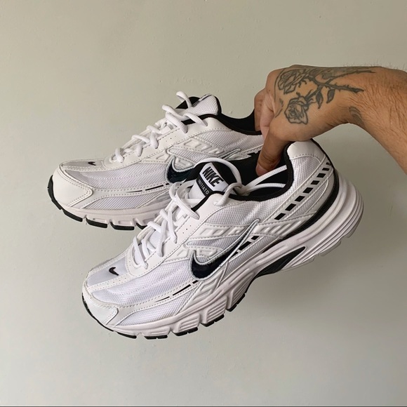 nike air huarache city low black and white